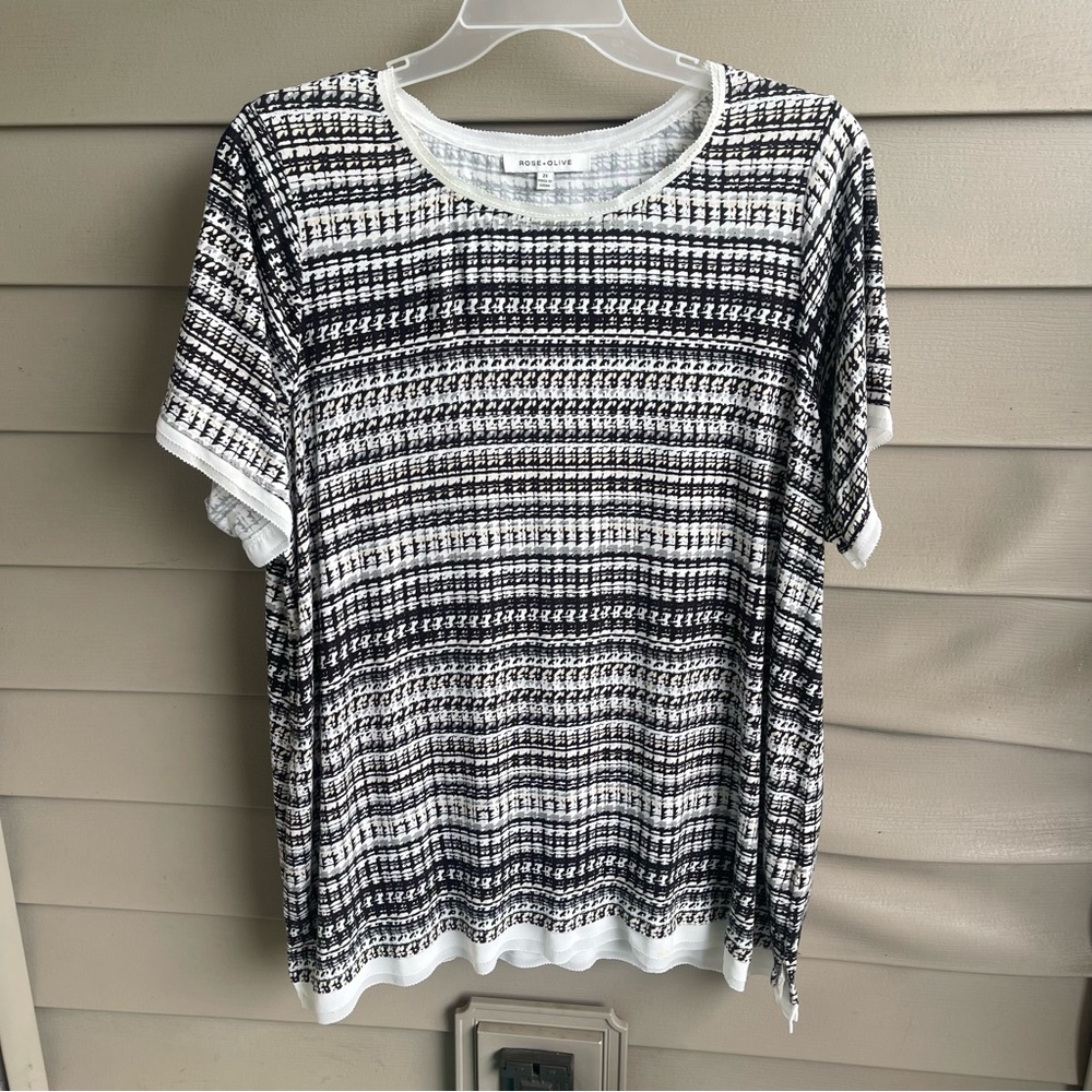 Rose & Olive Women Short Sleeve Geometric Top Size 2X White Mixed Media Stretch